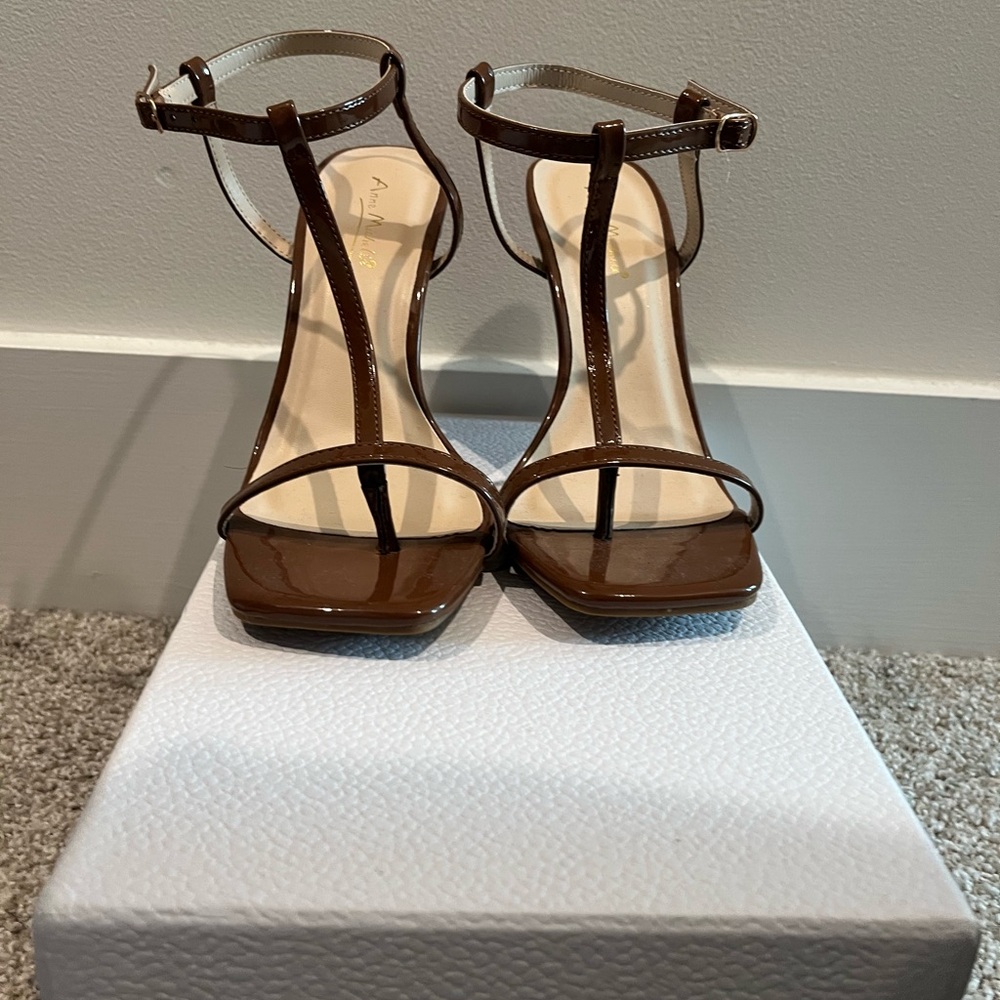 Chocolate Brown Patent Leather T-Strap Heels – Size 7.5